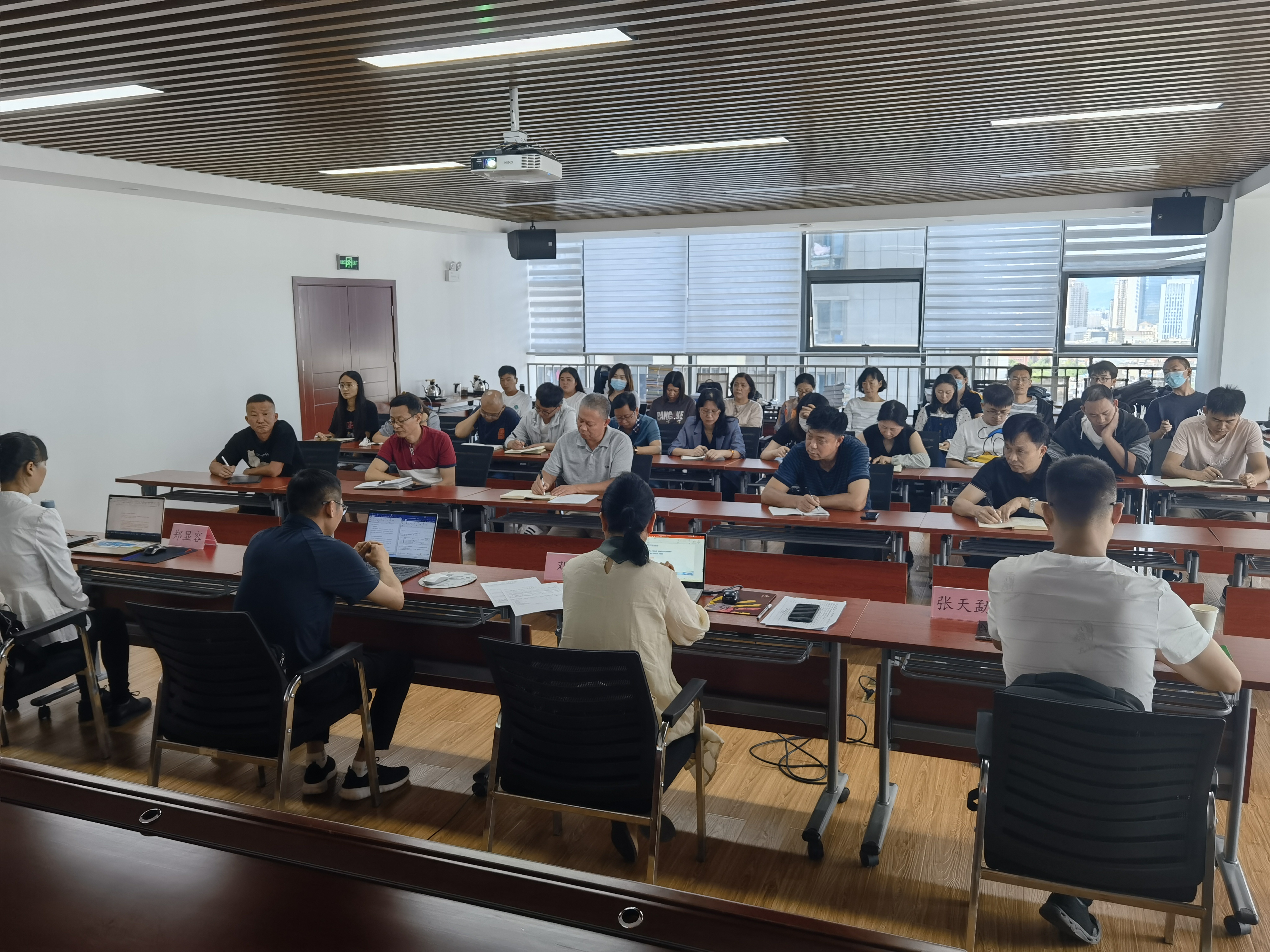 公路建設(shè)六公司順利通過“三體系”再認證審核
